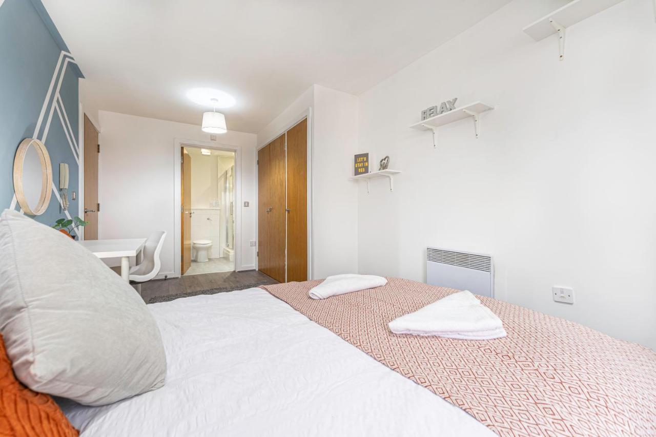 Jkg Property Solutions Presents Cosy City Apartment Ковънтри Екстериор снимка