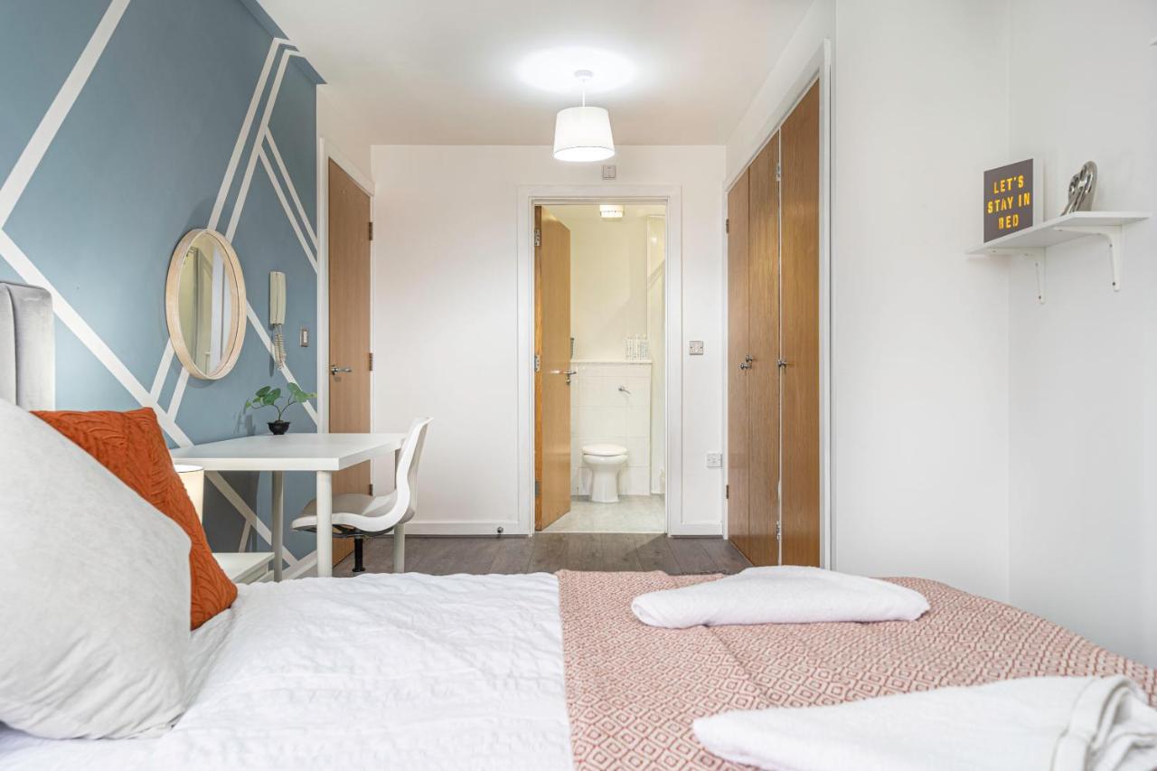 Jkg Property Solutions Presents Cosy City Apartment Ковънтри Екстериор снимка
