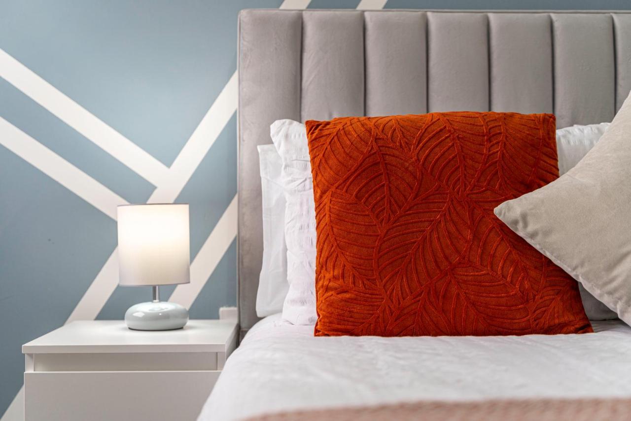 Jkg Property Solutions Presents Cosy City Apartment Ковънтри Екстериор снимка