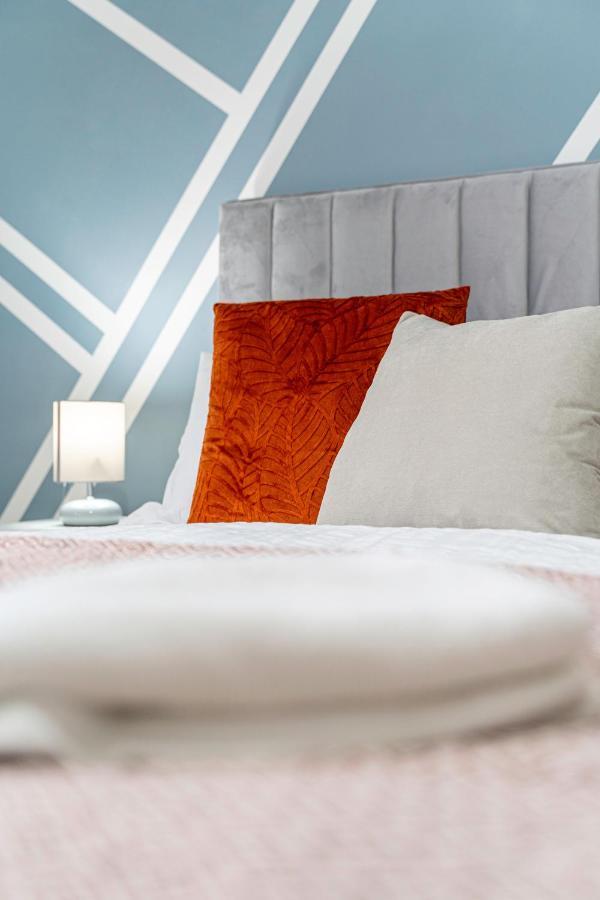 Jkg Property Solutions Presents Cosy City Apartment Ковънтри Екстериор снимка