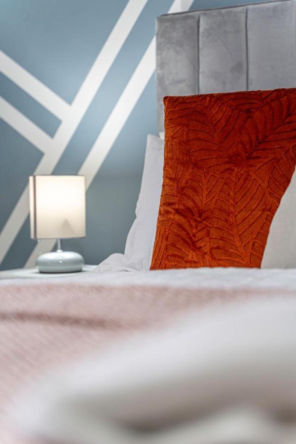 Jkg Property Solutions Presents Cosy City Apartment Ковънтри Екстериор снимка