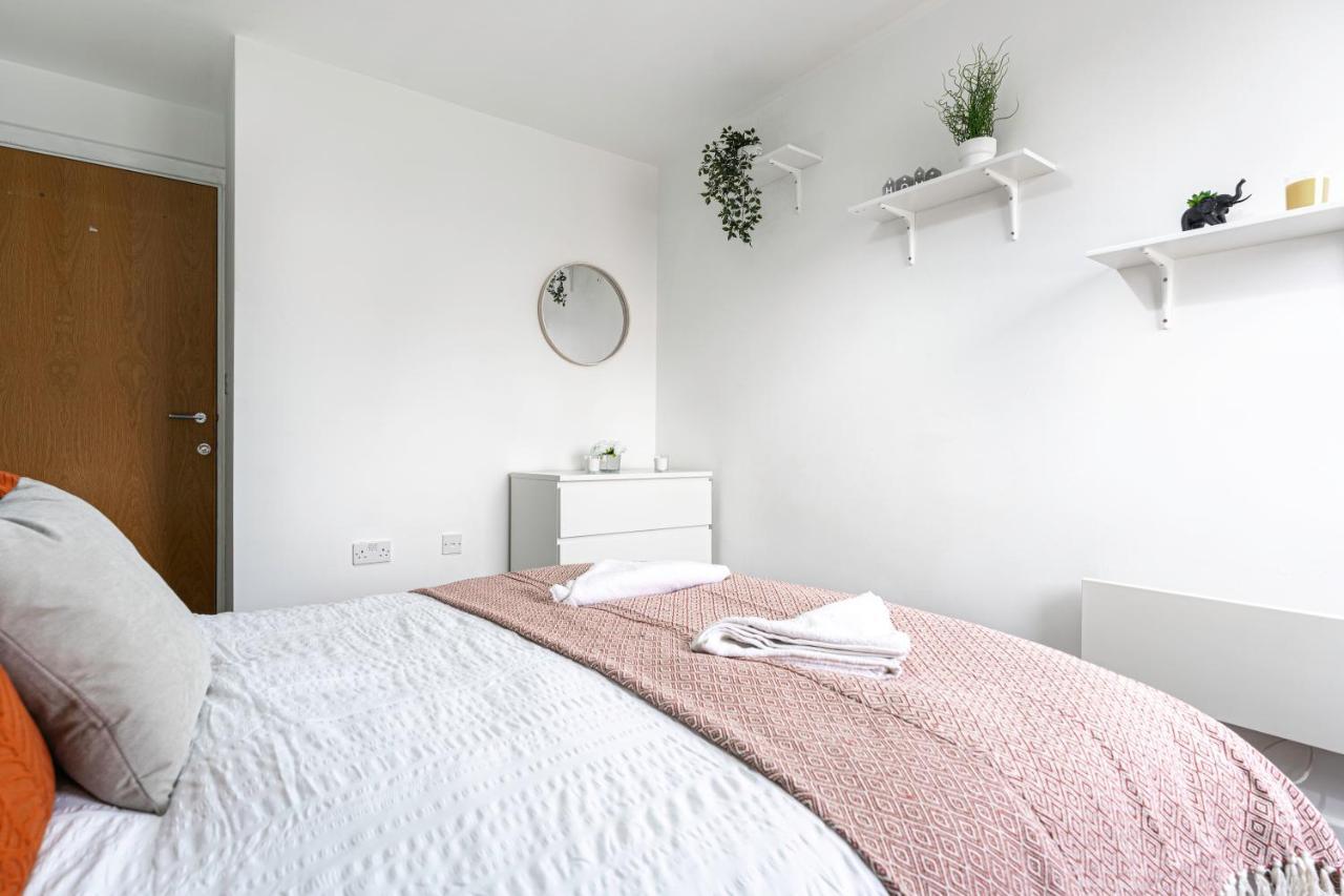 Jkg Property Solutions Presents Cosy City Apartment Ковънтри Екстериор снимка